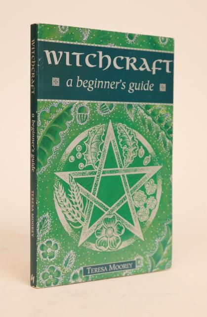 Item #000787 Witchcraft: a Beginner's Guide. Teresa Vidgen-Moorey.